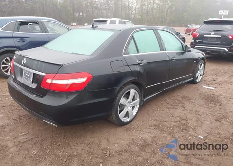 2012 Mercedes-Benz E 350 z USA, uszkodzony, nr VIN WDDHF5KB8CA657100